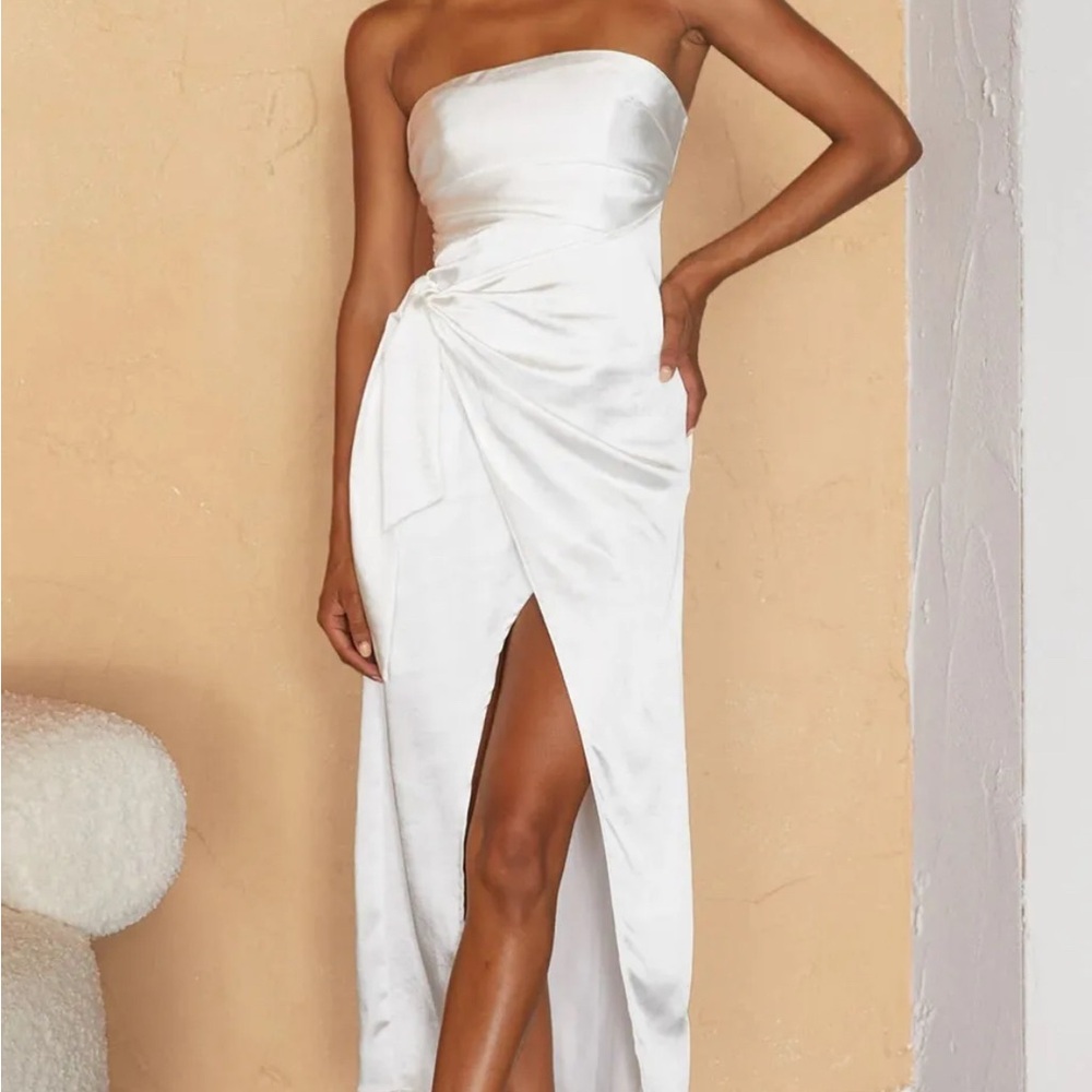 Selfie Leslie White Ruched Strapless Midi Gown
